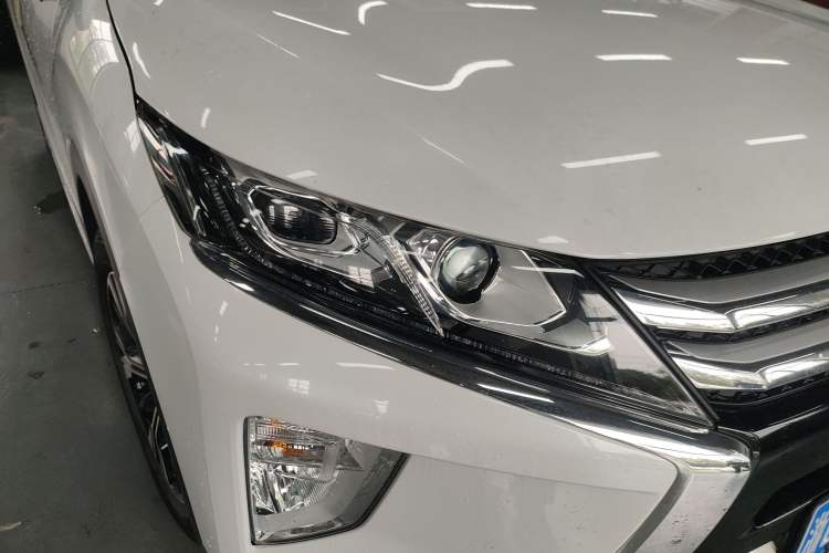 Used Mitsubishi Eclipse Cross 2019 1.5T CVT Two-Wheel Drive Dream Edition China VI Standard Right Front Headlight