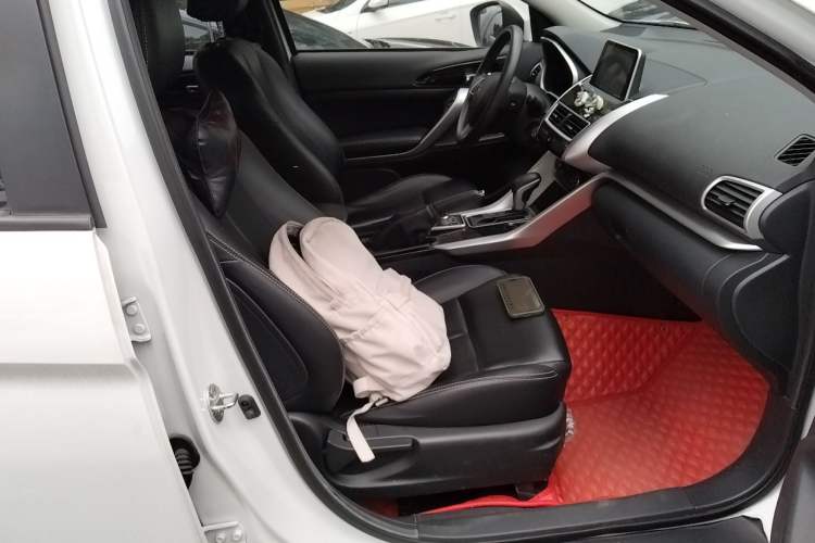 Used Mitsubishi Eclipse Cross 2019 1.5T CVT Two-Wheel Drive Fearless Edition China VI Standard Right Front Seat