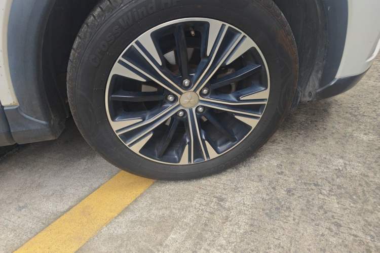Used Mitsubishi Eclipse Cross 2019 1.5T CVT Two-Wheel Drive Fearless Edition China VI Standard Right Front Wheel Hub