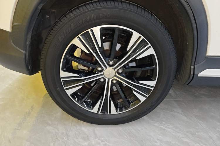 Used Mitsubishi Eclipse Cross 2019 1.5T CVT Two-Wheel Drive Belief Edition China VI Standard Right Rear Wheel Hub