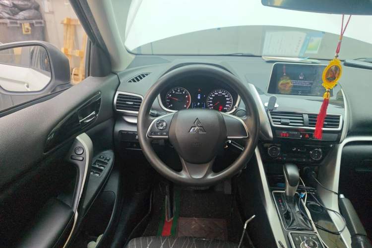 Used Mitsubishi Eclipse Cross 2019 1.5T CVT Two-Wheel Drive Fearless Edition China VI Standard Steering Wheel