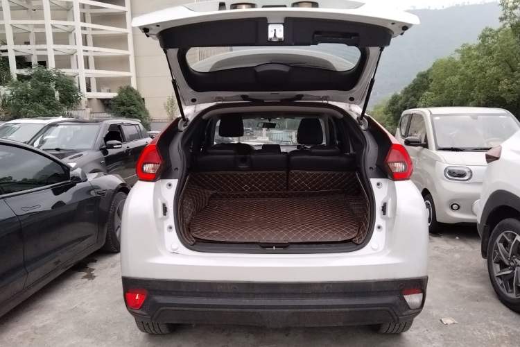 Used Mitsubishi Eclipse Cross 2019 1.5T CVT Two-Wheel Drive Fearless Edition China VI Standard Trunk