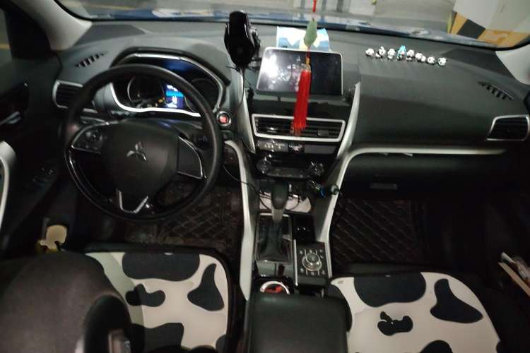 Used Mitsubishi Eclipse Cross 2021 1.5T CVT Two-Wheel Drive Belief Edition Center Console