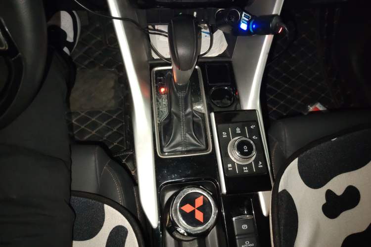 Used Mitsubishi Eclipse Cross 2021 1.5T CVT Two-Wheel Drive Belief Edition Gear Lever