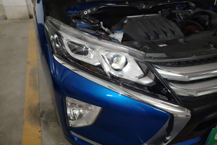 Used Mitsubishi Eclipse Cross 2021 1.5T CVT Two-Wheel Drive Belief Edition Right Front Headlight