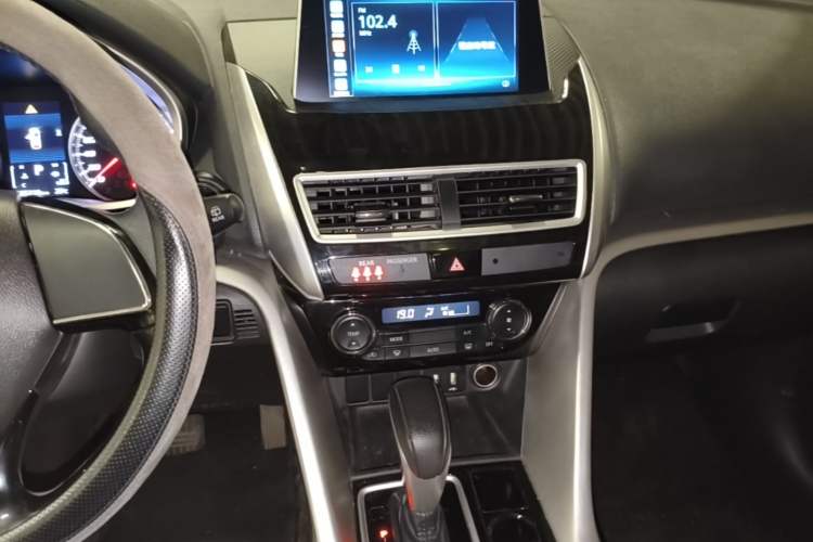 Used Mitsubishi Eclipse Cross 2021 1.5T CVT Two-Wheel Drive Dream Edition Audio And AC Panel