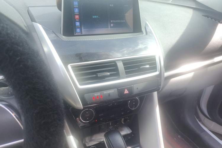 Used Mitsubishi Eclipse Cross 2021 1.5T CVT Two-Wheel Drive Dream Edition Audio And AC Panel