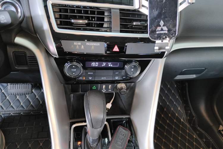 Used Mitsubishi Eclipse Cross 2021 1.5T CVT Two-Wheel Drive Dream Edition Audio And AC Panel