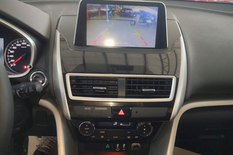 Used Mitsubishi Eclipse Cross 2021 1.5T CVT Two-Wheel Drive Dream Edition Audio And AC Panel