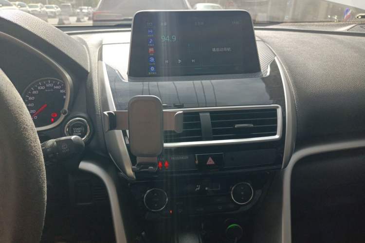 Used Mitsubishi Eclipse Cross 2021 1.5T CVT Two-Wheel Drive Dream Edition Audio And AC Panel