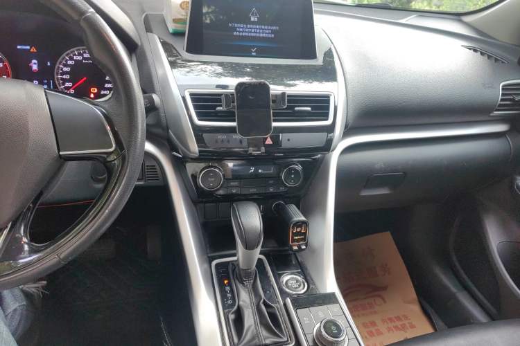 Used Mitsubishi Eclipse Cross 2021 1.5T CVT Four-Wheel Drive Passion Edition Audio And AC Panel