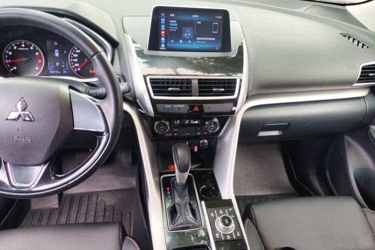 Used Mitsubishi Eclipse Cross 2021 1.5T CVT Two-Wheel Drive Dream Edition Audio And AC Panel