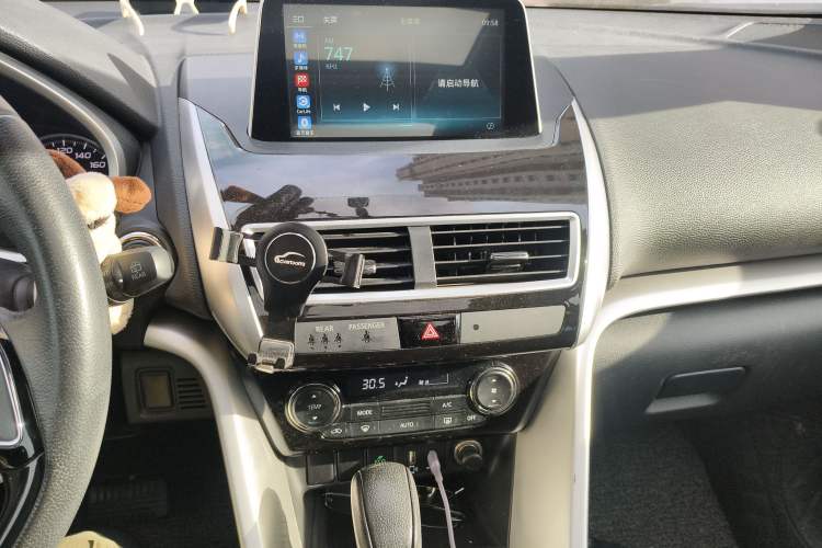 Used Mitsubishi Eclipse Cross 2021 1.5T CVT Four-Wheel Drive Passion Edition Audio And AC Panel