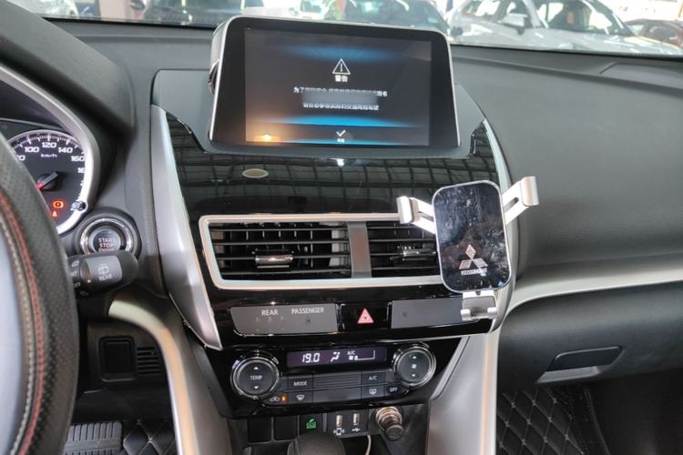 Used Mitsubishi Eclipse Cross 2021 1.5T CVT Two-Wheel Drive Dream Edition Center Console