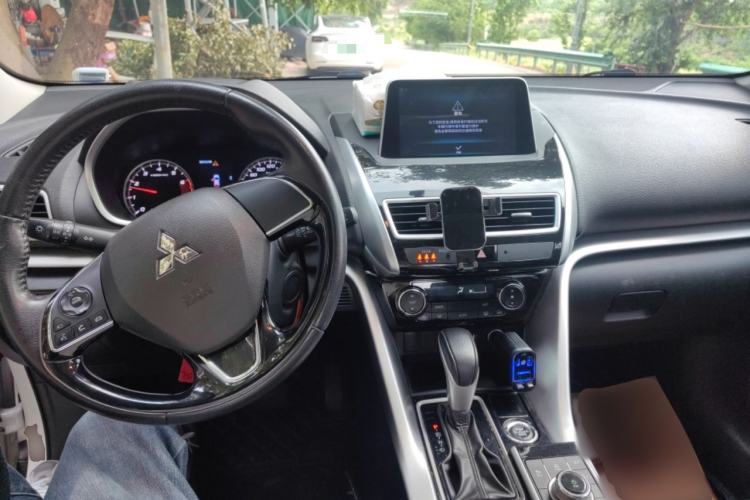 Used Mitsubishi Eclipse Cross 2021 1.5T CVT Four-Wheel Drive Passion Edition Center Console