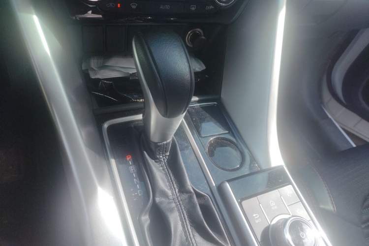 Used Mitsubishi Eclipse Cross 2021 1.5T CVT Two-Wheel Drive Dream Edition Gear Lever