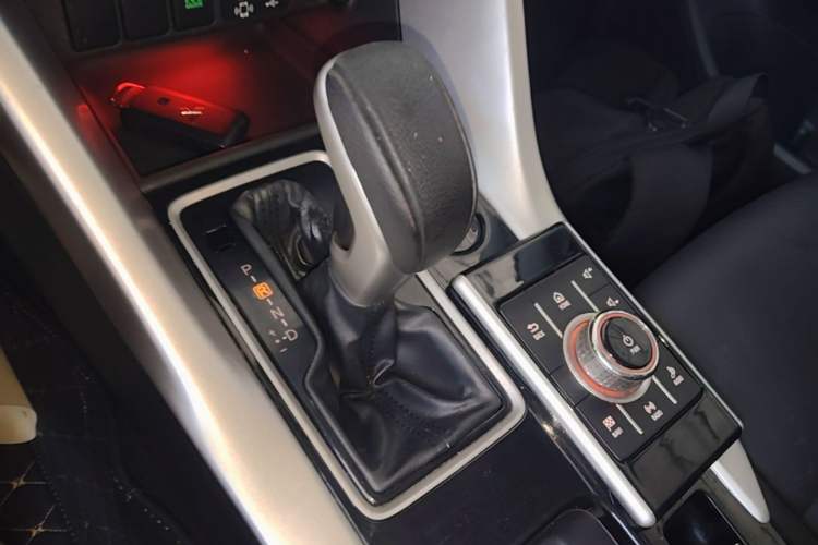 Used Mitsubishi Eclipse Cross 2021 1.5T CVT Two-Wheel Drive Dream Edition Gear Lever