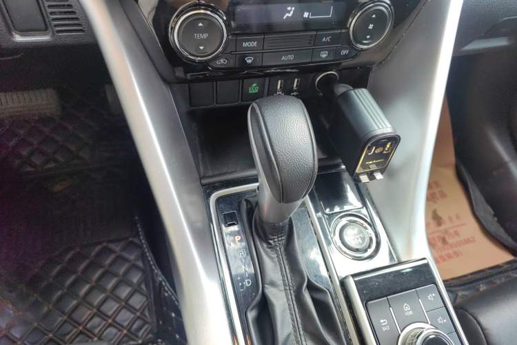Used Mitsubishi Eclipse Cross 2021 1.5T CVT Four-Wheel Drive Passion Edition Gear Lever