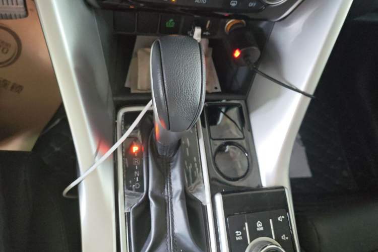 Used Mitsubishi Eclipse Cross 2021 1.5T CVT Two-Wheel Drive Dream Edition Gear Lever