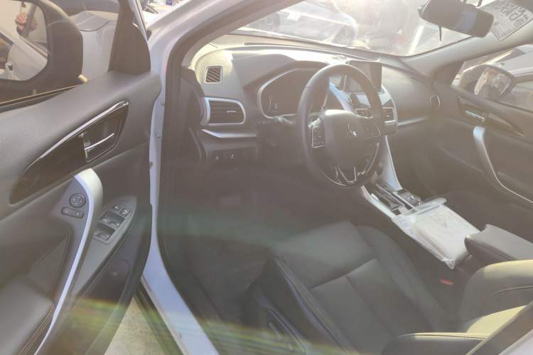Used Mitsubishi Eclipse Cross 2021 1.5T CVT Two-Wheel Drive Belief Edition Interior 2