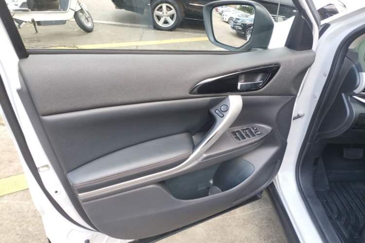 Used Mitsubishi Eclipse Cross 2021 1.5T CVT Two-Wheel Drive Dream Edition Left Front Door Interior