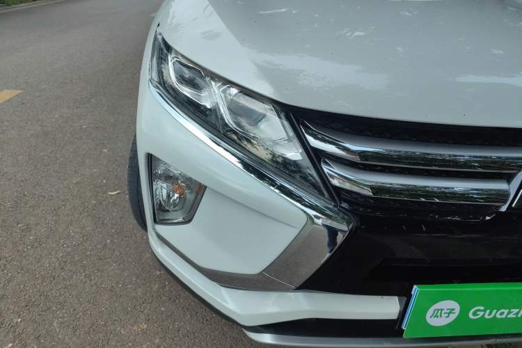 Used Mitsubishi Eclipse Cross 2021 1.5T CVT Four-Wheel Drive Passion Edition Right Front Headlight