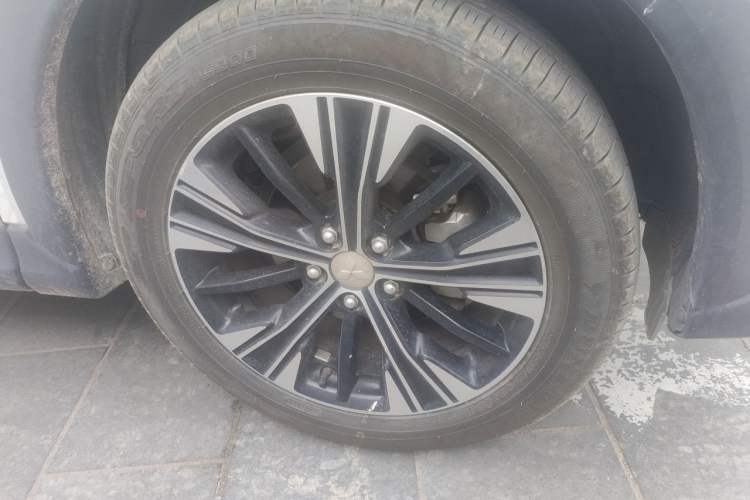 Used Mitsubishi Eclipse Cross 2021 1.5T CVT Two-Wheel Drive Dream Edition Right Front Wheel Hub