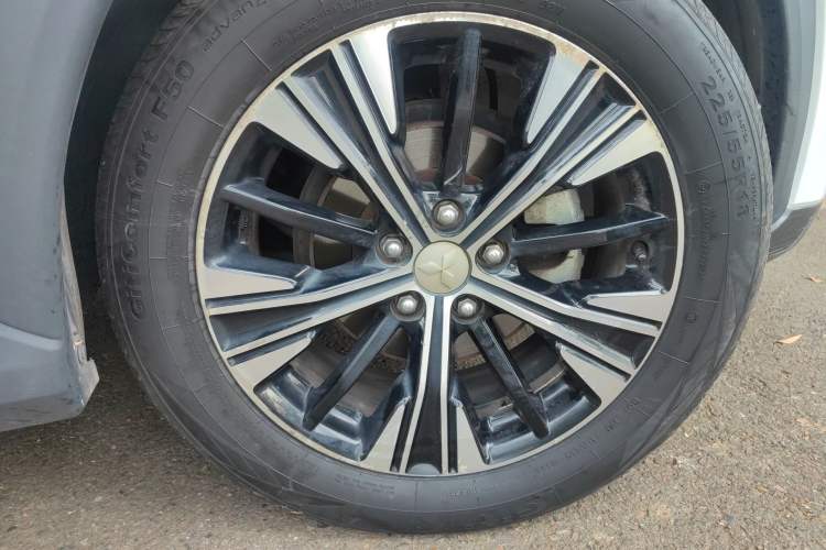 Used Mitsubishi Eclipse Cross 2021 1.5T CVT Four-Wheel Drive Passion Edition Right Front Wheel Hub