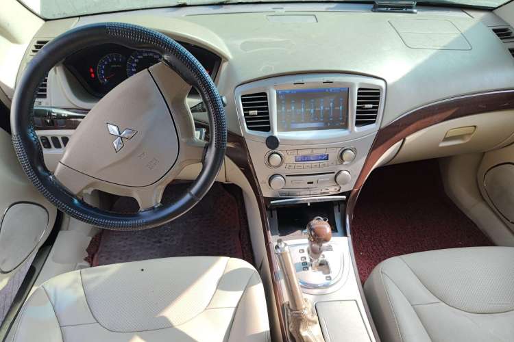 Used Mitsubishi Galant 2009 2.0L MingShi Edition Center Console