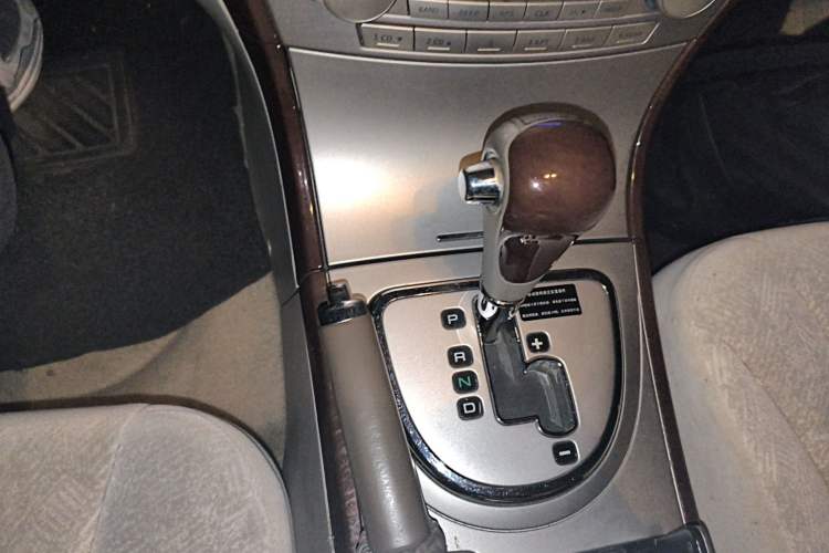 Used Mitsubishi Galant 2009 2.0L Elite Edition Gear Lever