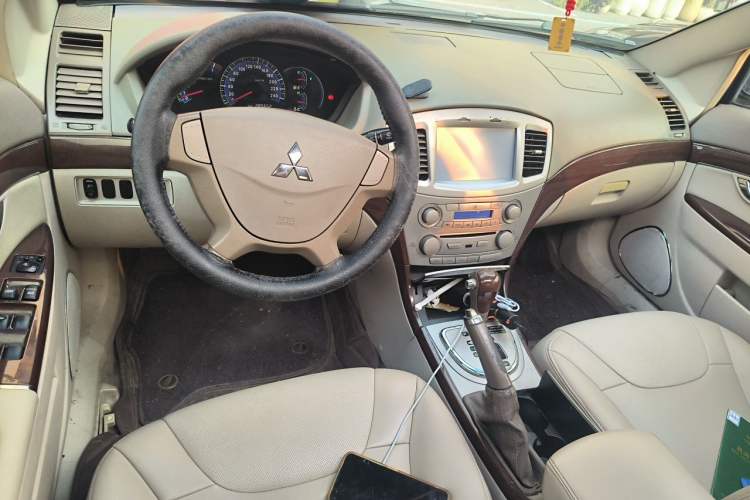 Used Mitsubishi Galant 2012 2.4L Deluxe Upgrade Edition Center Console