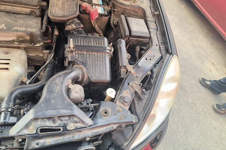Used Mitsubishi Galant 2012 2.4L Deluxe Upgrade Edition Engine Bay Left