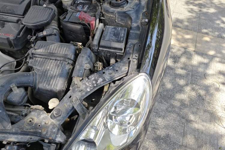 Used Mitsubishi Galant 2012 2.0L MingShi Edition Engine Bay Left