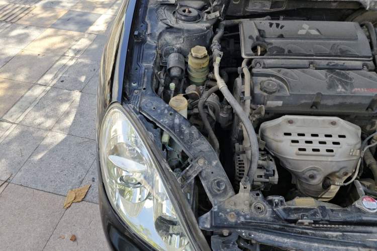 Used Mitsubishi Galant 2012 2.0L MingShi Edition Engine Bay Right