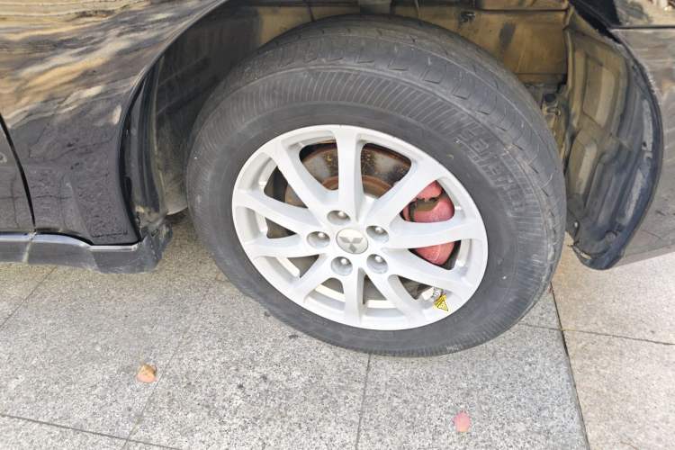 Used Mitsubishi Galant 2012 2.0L MingShi Edition Right Front Wheel Hub