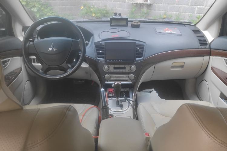 Used Mitsubishi Galant  Center Console