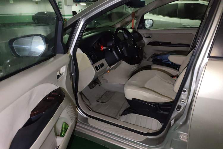 Used Mitsubishi Grandis 2007 2.4 7-Seater Comfort Edition Driver Seat