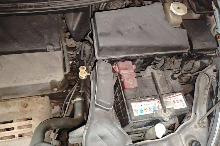 Used Mitsubishi Grandis 2007 2.4 7-Seater Comfort Edition Engine Bay Left