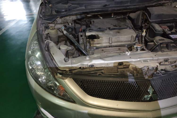 Used Mitsubishi Grandis 2007 2.4 7-Seater Comfort Edition Engine Bay Right
