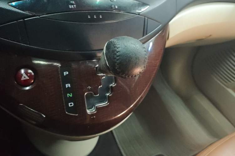Used Mitsubishi Grandis 2007 2.4 7-Seater Comfort Edition Gear Lever