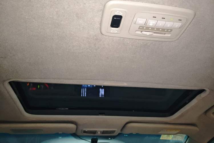 Used Mitsubishi Grandis 2007 2.4 7-Seater Comfort Edition Headliner