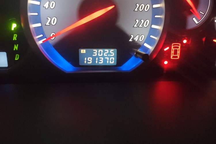 Used Mitsubishi Grandis 2007 2.4 7-Seater Comfort Edition Odometer Close Up