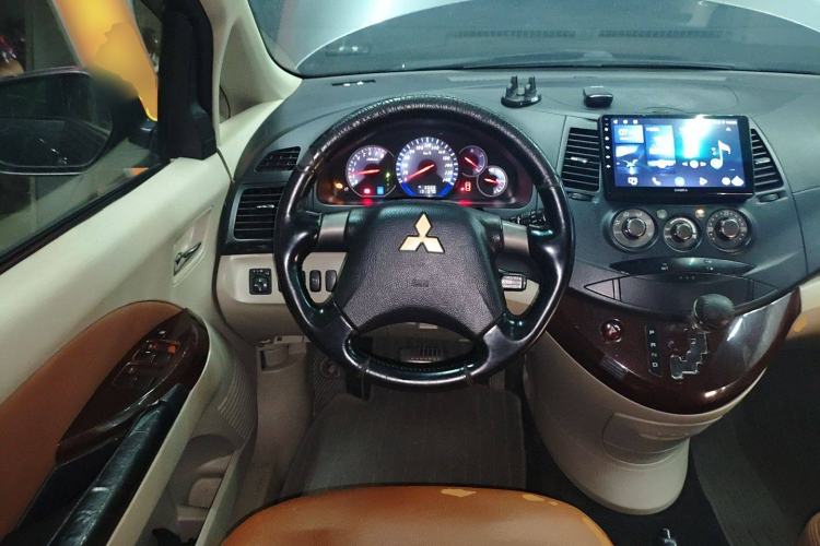 Used Mitsubishi Grandis 2007 2.4 7-Seater Comfort Edition Steering Wheel