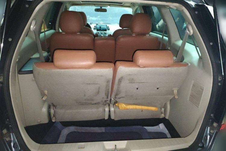 Used Mitsubishi Grandis 2007 2.4 7-Seater Comfort Edition Trunk