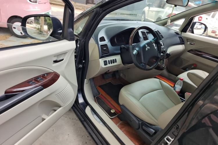 Used Mitsubishi Grandis 2009 2.4 6-Seater Elite Edition Driver Seat