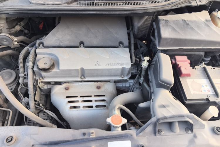 Used Mitsubishi Grandis 2009 2.4 6-Seater Elite Edition Engine Bay