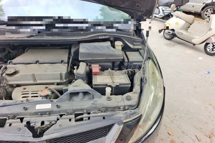 Used Mitsubishi Grandis 2009 2.4 6-Seater Elite Edition Engine Bay Left