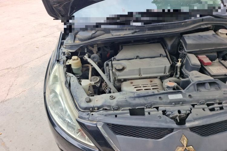Used Mitsubishi Grandis 2009 2.4 6-Seater Elite Edition Engine Bay Right