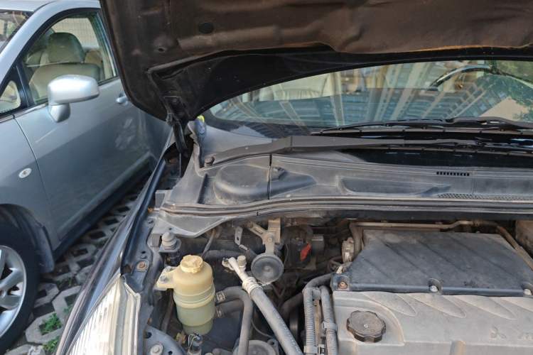 Used Mitsubishi Grandis 2009 2.4 6-Seater Elite Edition Engine Bay Right