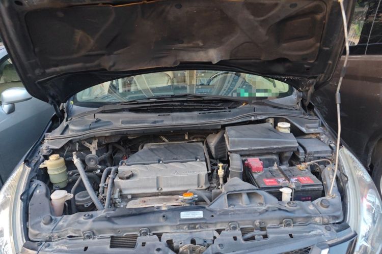 Used Mitsubishi Grandis 2009 2.4 6-Seater Elite Edition Engine Bay